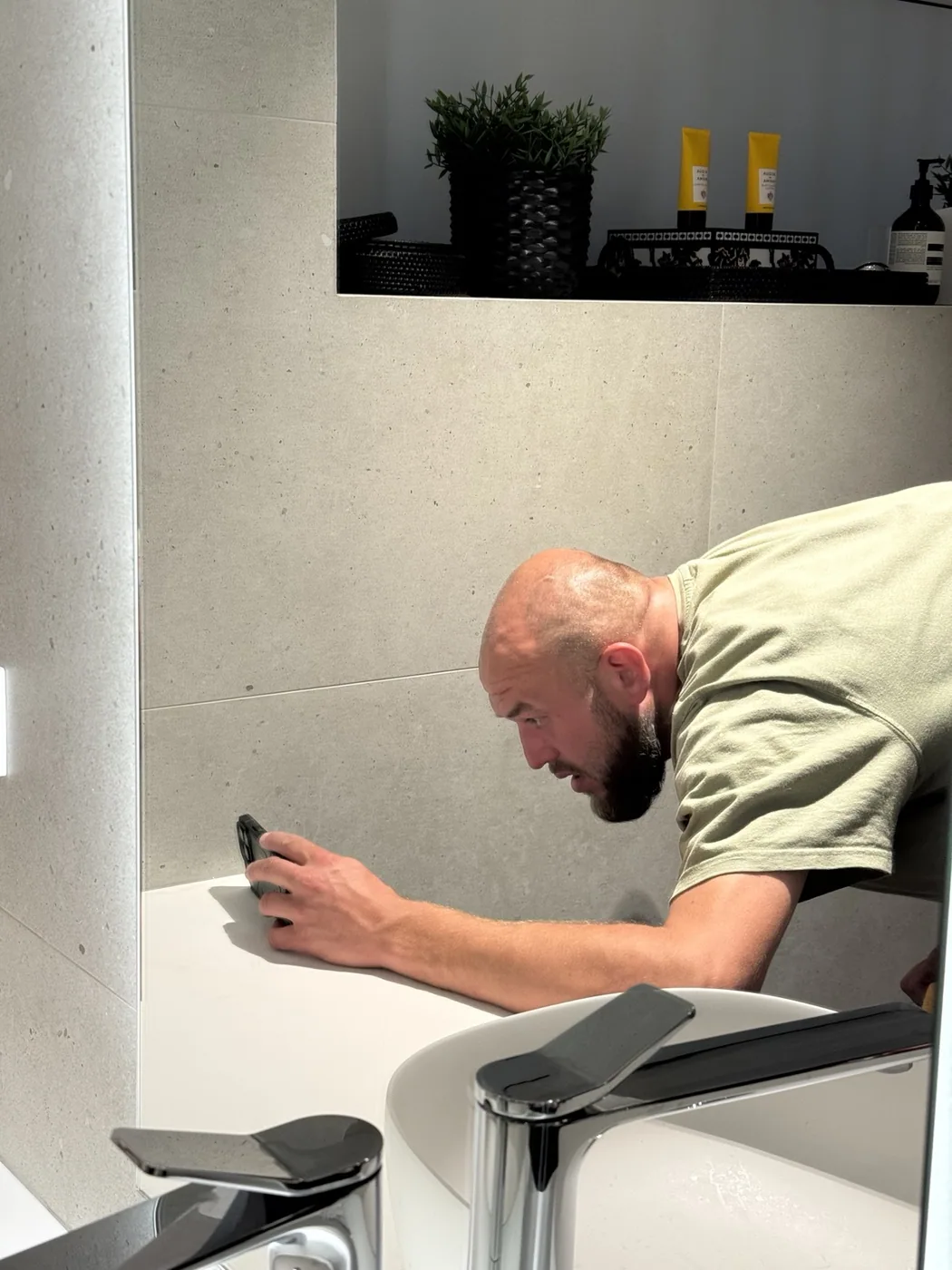 PROFI LUX ALL FIX team working on bathroom finishes